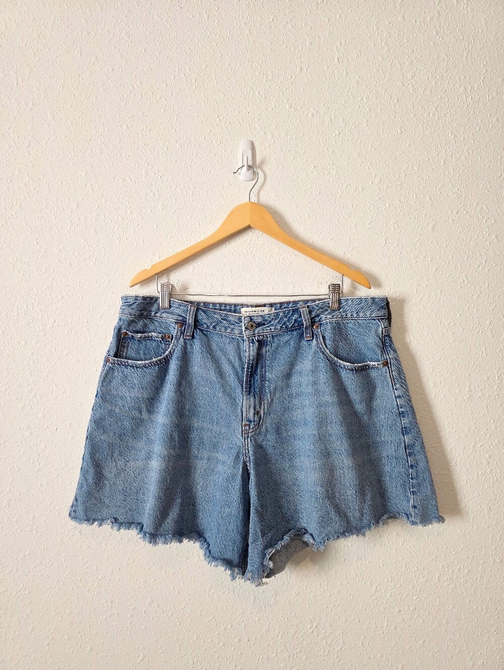 Abercrombie High Rise Relaxed Loose Denim Shorts 33